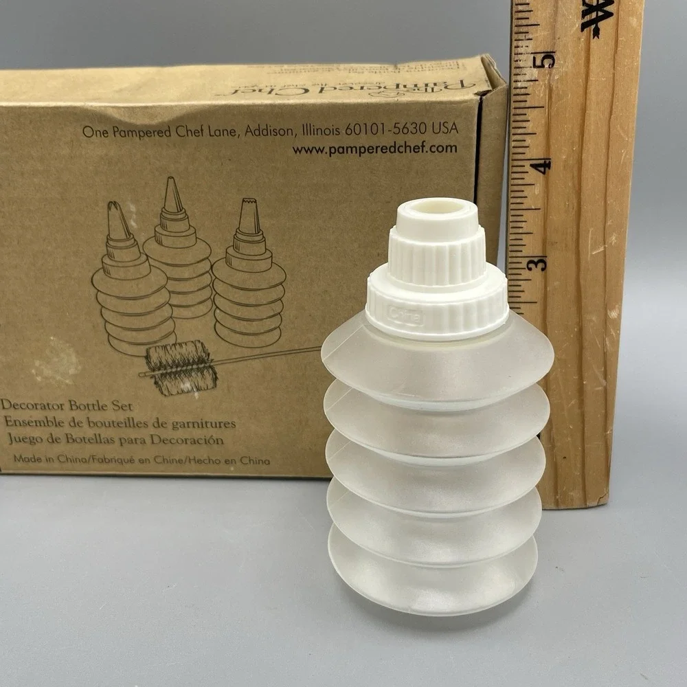 Pampered Chef Easy Accent Decorator Bottle Set‎ + 5 Extra Tips Cookie Cake Icing